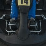 Jak dobrać platformę pod pedały, żeby nic nie uciekało przy hamowaniu Pedały gazu i hamulca w gokarcie z widoczną platformą pod stopy