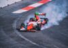 iRating a Safety Rating: czym się różnią i jak wpływają na dobieranie splitów? Bolid Formuły driftujący na torze w Meksyku